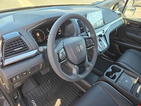 New 2026 Honda Odyssey Touring image 9