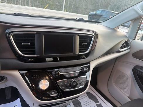 Used 2023 Chrysler Voyager LX FWD image 20