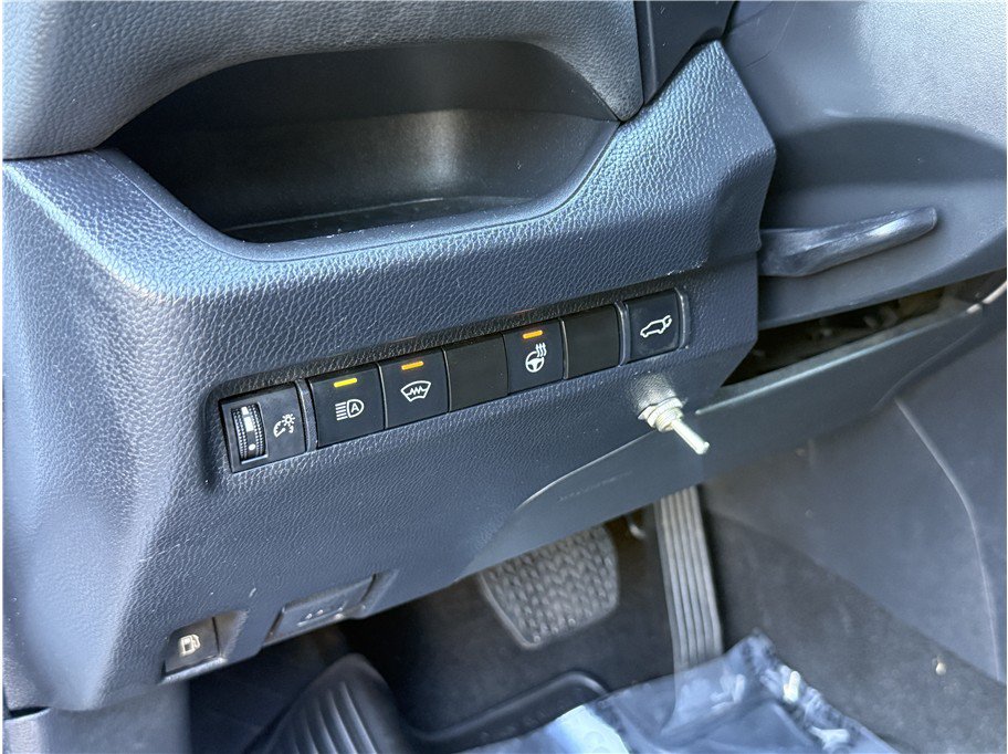 Used 2023 Toyota RAV4 XLE Premium AWD/4WD image 19