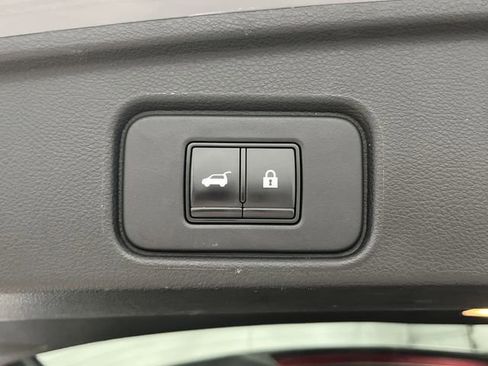 Used 2022 Nissan Pathfinder SL image 15