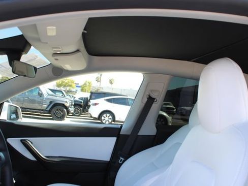 Used 2022 Tesla Model Y Performance AWD/4WD image 28