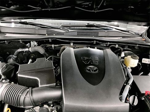 Used 2021 Toyota Tacoma SR5 image 34