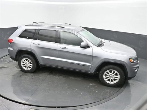 Used 2018 Jeep Grand Cherokee Laredo image 40