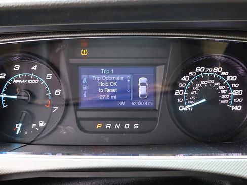 Used 2018 Ford Taurus SE FWD image 8