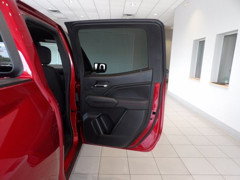 Used 2023 Chevrolet Colorado Z71 w/ Z71 Convenience Package 2 AWD/4WD image 18