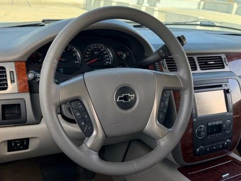 Used 2013 Chevrolet Tahoe LTZ image 32