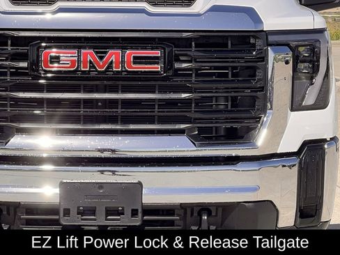 Used 2025 GMC Sierra 2500 Pro image 11