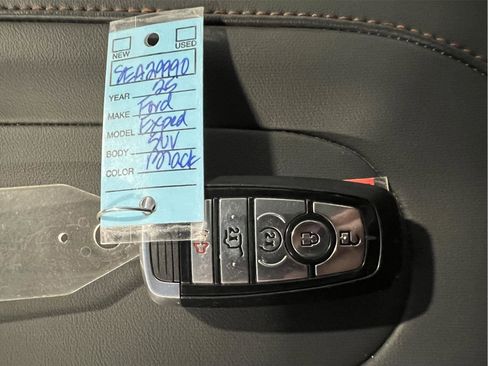 Used 2025 Ford Expedition Active AWD/4WD image 30