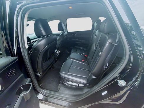 Used 2024 Kia Sorento S FWD image 21