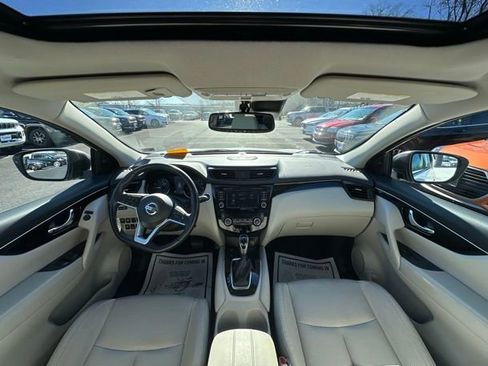 Used 2019 Nissan Rogue Sport SL w/ Premium Package image 2