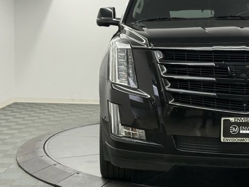 Used 2020 Cadillac Escalade Luxury w/ Escalade Sport Edition image 4