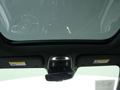 Used 2019 Volvo S60 T6 R-Design image 19