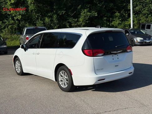 Used 2023 Chrysler Voyager LX FWD image 3