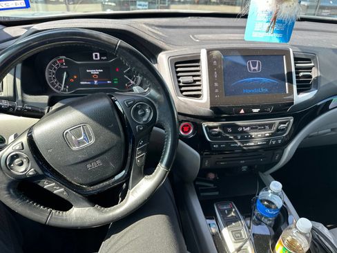 Used 2017 Honda Pilot Touring image 13
