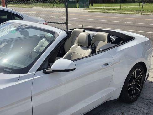 Used 2020 Ford Mustang Premium RWD image 7