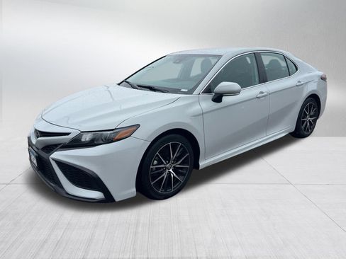 Certified 2022 Toyota Camry SE FWD image 3