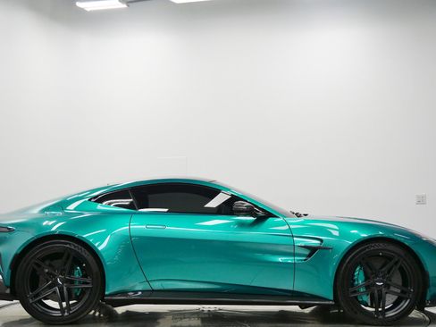 Used 2025 Aston Martin V8 Vantage Coupe image 54