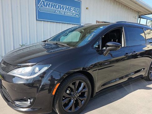 Used 2018 Chrysler Pacifica Touring-L w/ Advanced Safetytec Group FWD image 5