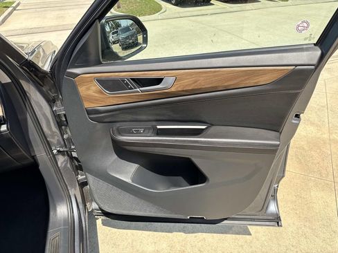 Used 2024 Volkswagen Atlas SE image 15