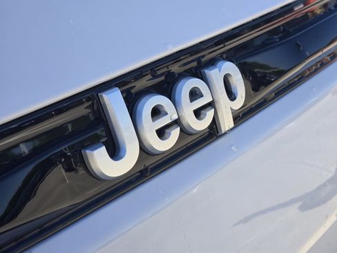 New 2025 Jeep Grand Cherokee Laredo X image 7