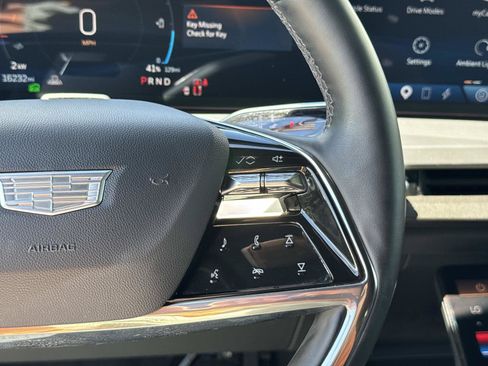 Used 2026 Cadillac Vistiq Premium Luxury w/ LPO, Floor Liner Package AWD/4WD image 17