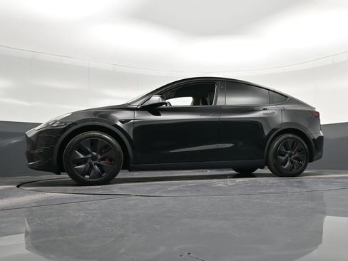 Used 2024 Tesla Model Y Long Range image 41