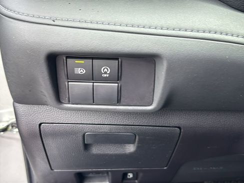 Used 2023 Toyota Highlander L FWD image 15