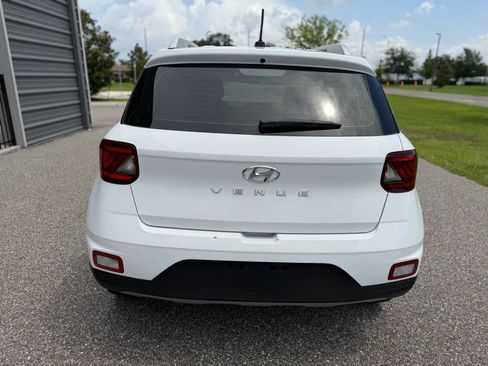 Used 2026 Hyundai Venue SEL FWD image 7
