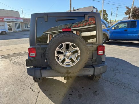 Used 2018 Jeep Wrangler Unlimited Rubicon w/ Connectivity Group image 6