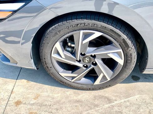 Used 2025 Hyundai Elantra SEL FWD image 9