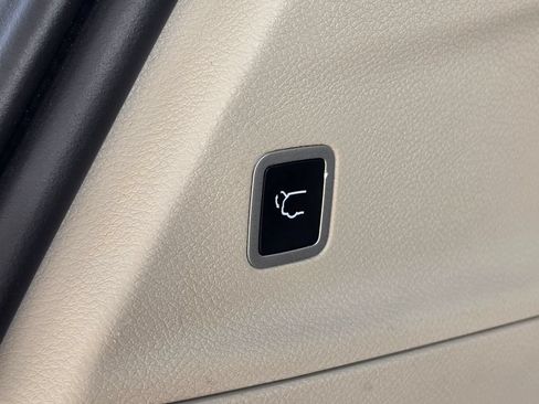 Used 2023 Chrysler Pacifica Limited FWD image 15