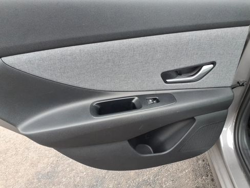 Used 2023 Hyundai Elantra Limited image 21