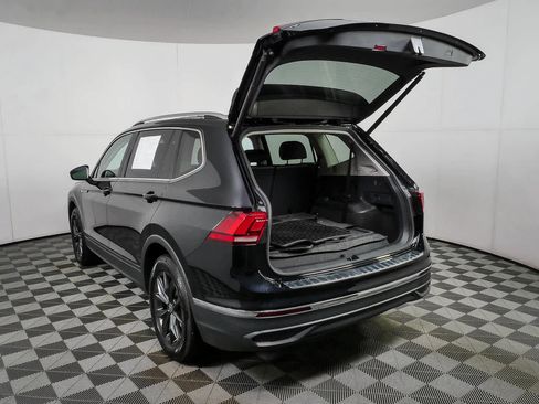 Certified 2024 Volkswagen Tiguan SE FWD image 34