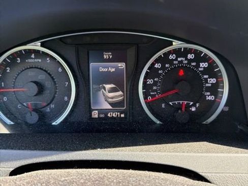 Used 2016 Toyota Camry SE FWD image 11