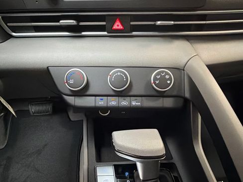 New 2026 Hyundai Elantra SE FWD image 19