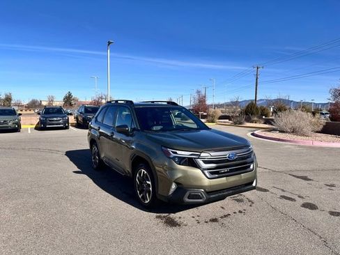 Used 2025 Subaru Forester Limited AWD/4WD image 3