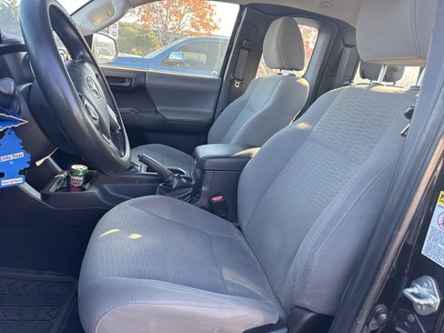 Certified 2017 Toyota Tacoma SR w/ SR Convenience Package image 10