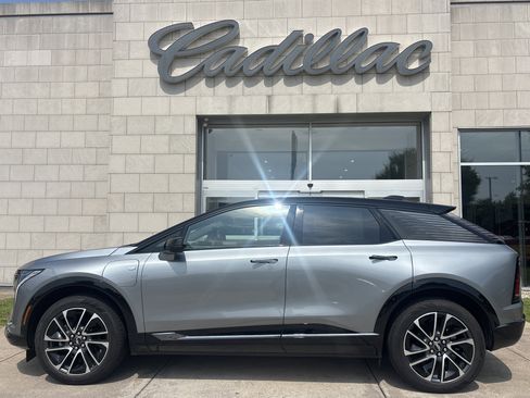 New 2025 Cadillac Optiq Sport 1 image 10