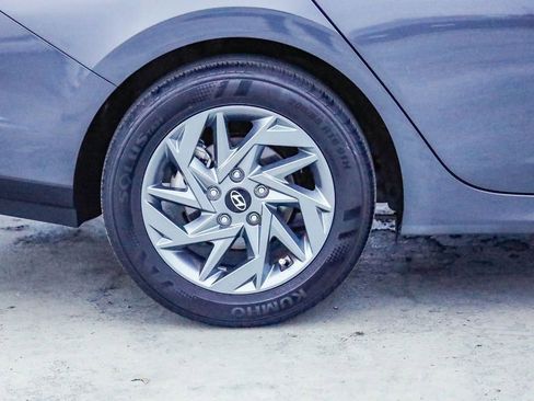 Used 2024 Hyundai Elantra SEL image 12