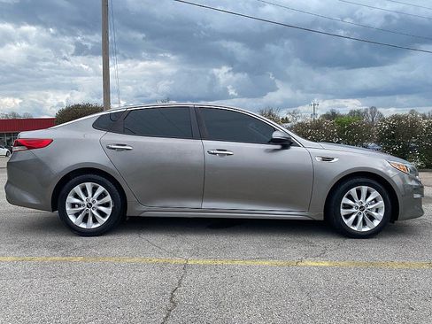 Used 2018 Kia Optima LX w/ 17" Alloy Wheels Package image 10