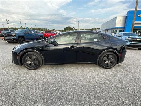 Used 2024 Toyota Prius LE image 4