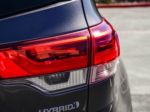 Used 2017 Toyota Highlander Limited image 8