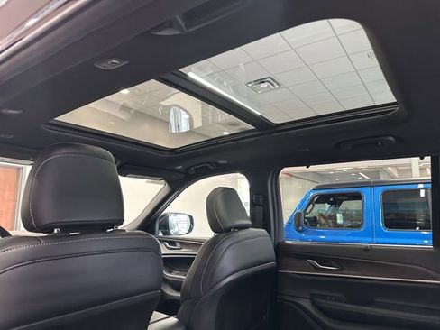 New 2025 Jeep Grand Cherokee L Limited w/ Luxury Tech Group II image 41