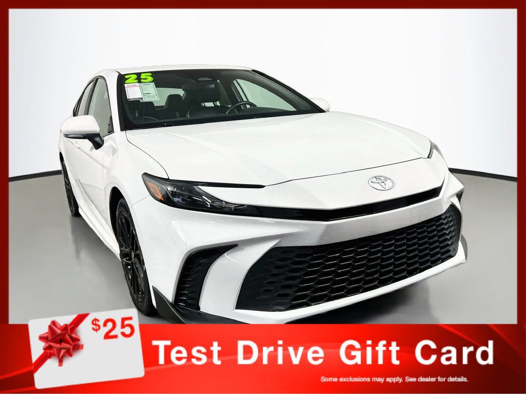 Used 2025 Toyota Camry SE FWD image 1