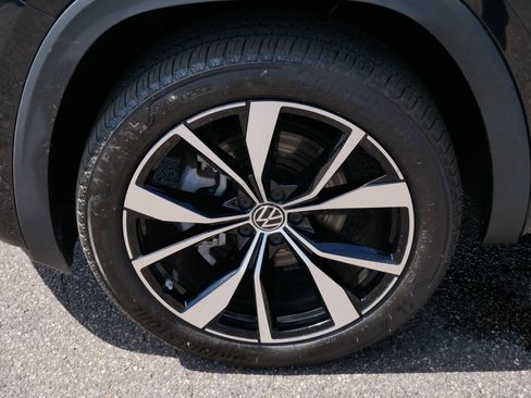 Used 2024 Volkswagen Atlas SEL Premium R-Line AWD/4WD image 15