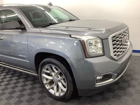 Used 2020 GMC Yukon XL Denali w/ Denali Premium Package image 27