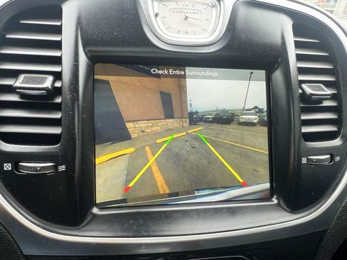 Used 2017 Chrysler 300 C RWD image 28