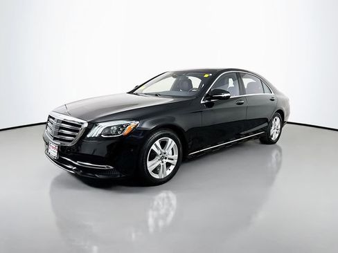 Used 2018 Mercedes-Benz S 560 4MATIC Sedan w/ Premium Package image 2