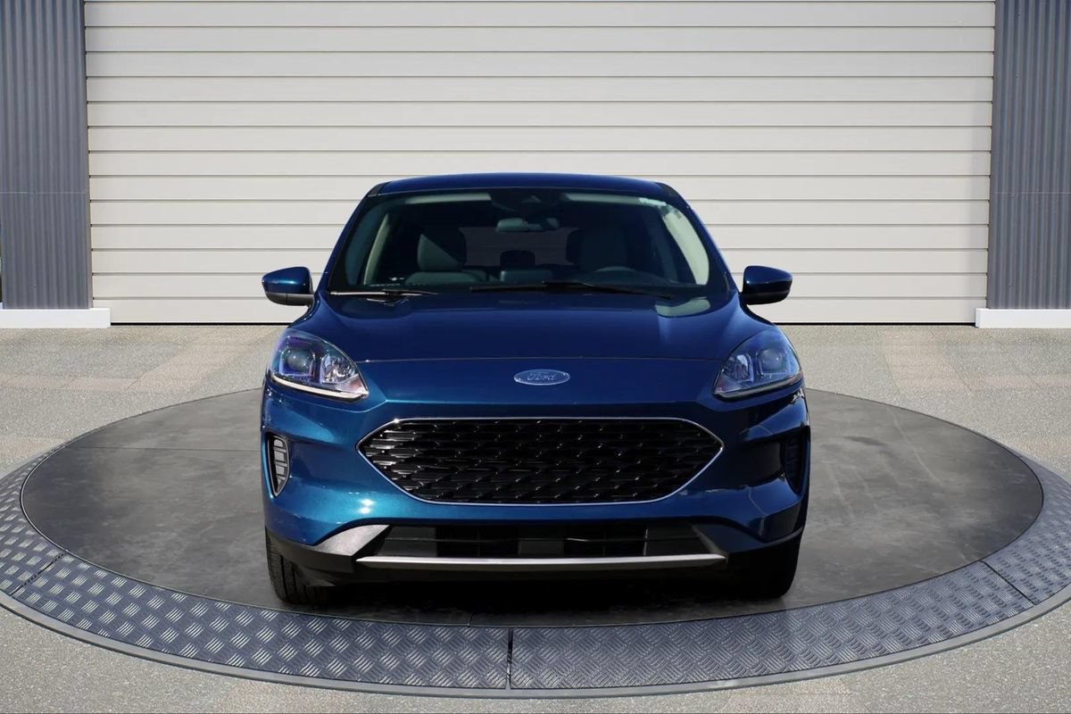 Used 2020 Ford Escape SE FWD image 2