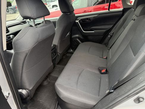Used 2021 Toyota RAV4 LE AWD/4WD image 13